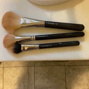 Mac brushes numbers 135s , 168 , 159.